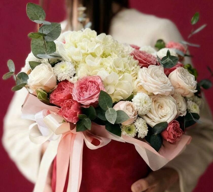 Цветы в шляпной коробке