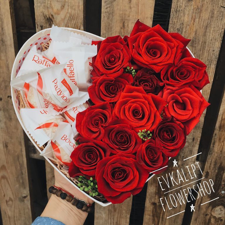 SWEET BOX OF ROSES SWEET BOX OF ROSES