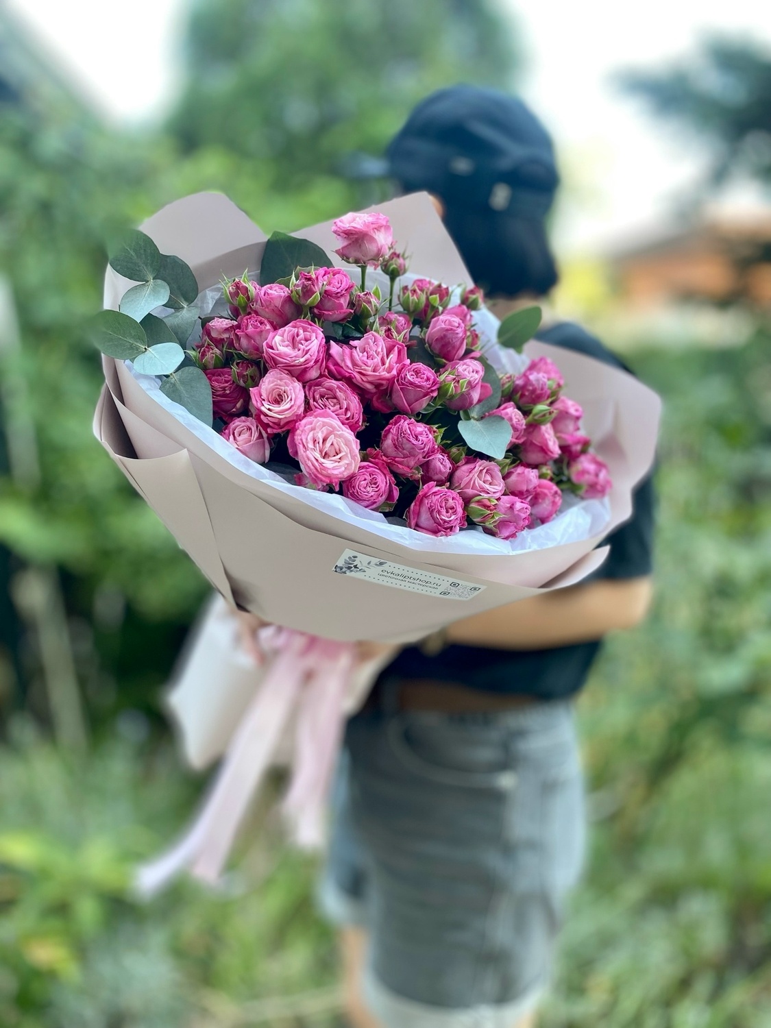 9 пионовидных кустовых роз