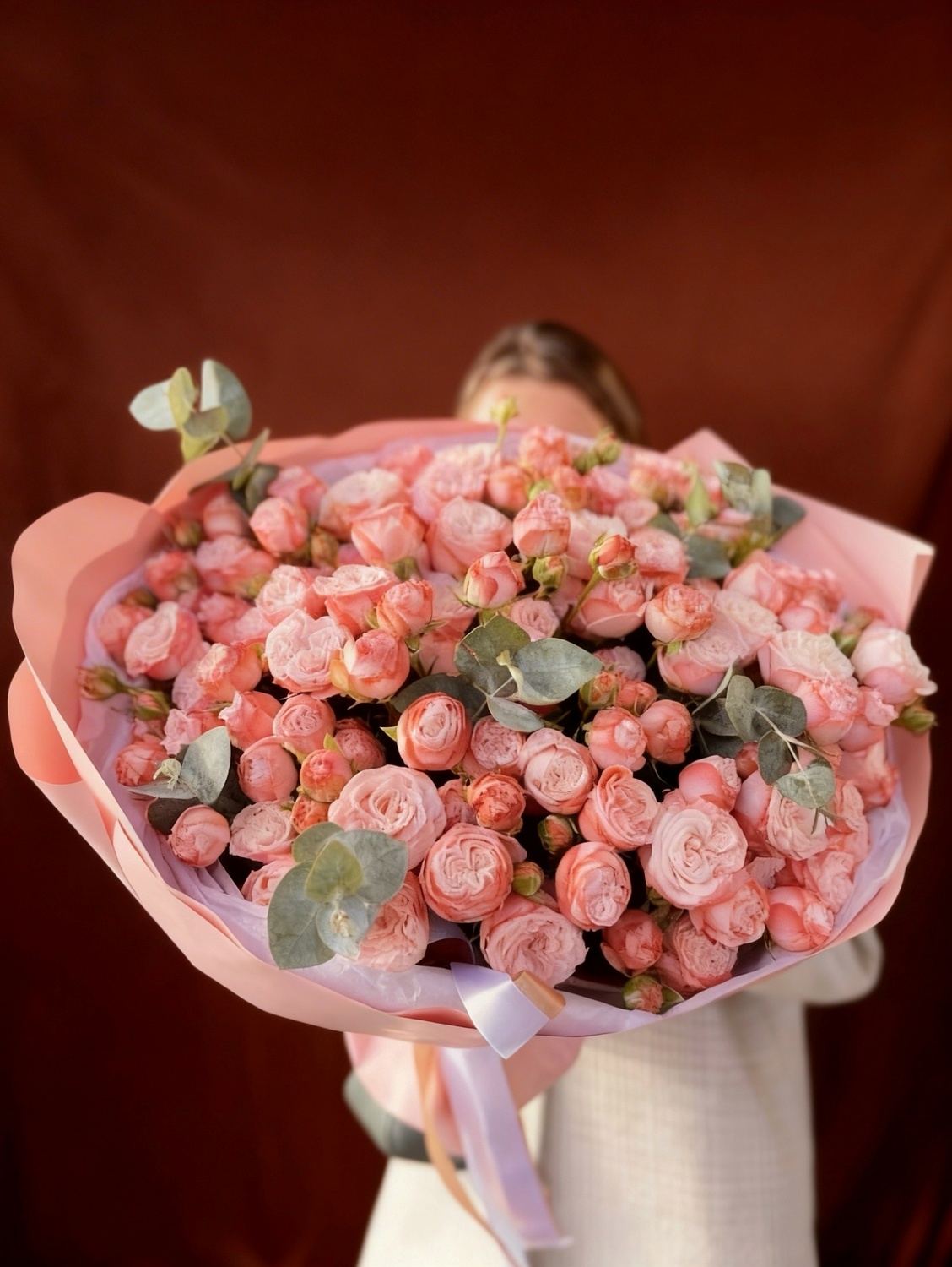 25 пионовидных кустовых роз (сорт мадам Бомбастик)